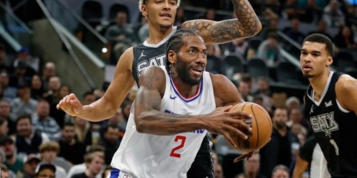 Popovich defends Leonard amid jeers from Spurs fans